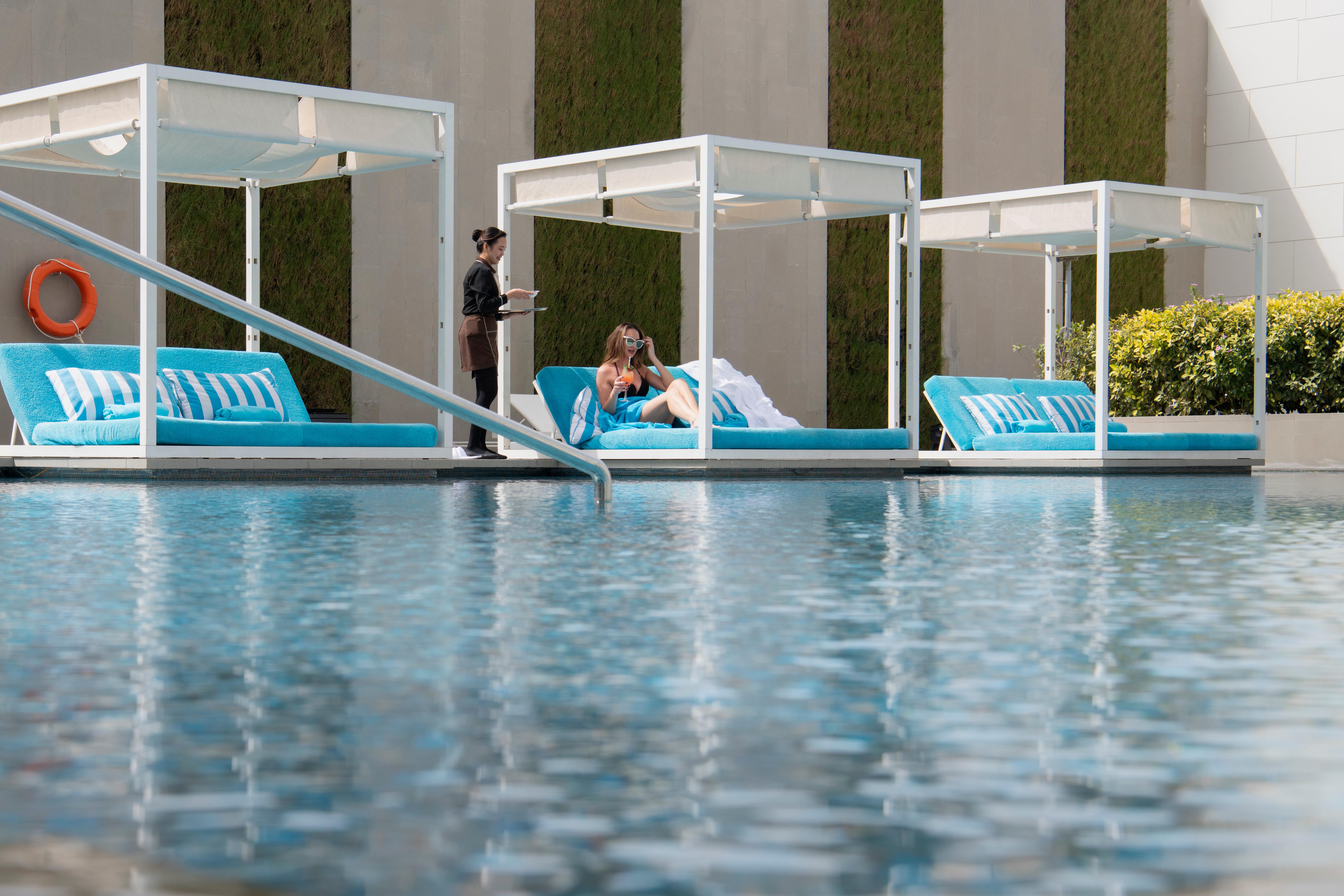 インターコンチネンタル リージェンシー バーレーン マナーマ エクステリア 写真 The pool at the hotel