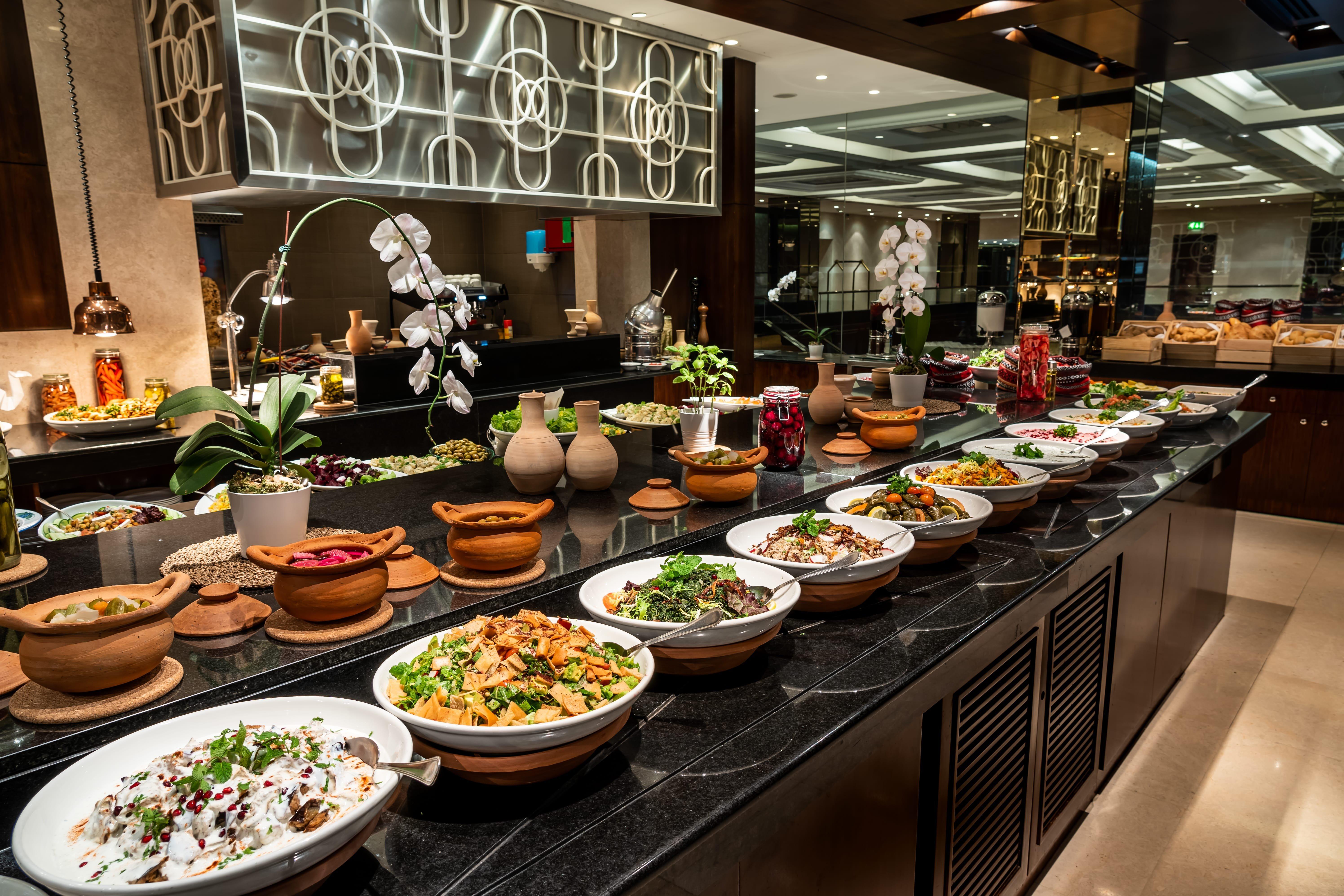 インターコンチネンタル リージェンシー バーレーン マナーマ エクステリア 写真 A buffet at a hotel